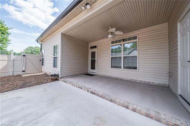 5209 SUNNY BROOK Court, Clemmons, NC 27012