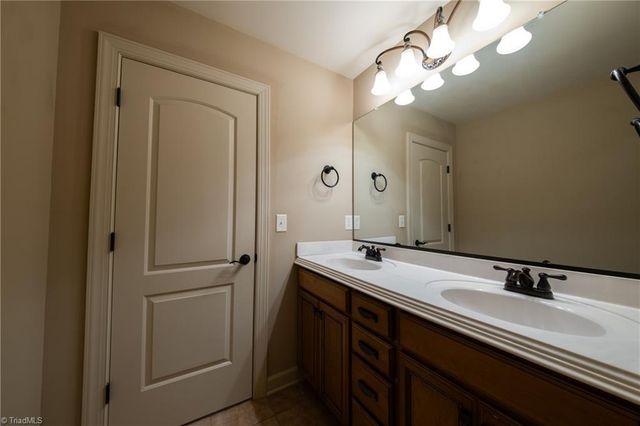 5209 SUNNY BROOK Court, Clemmons, NC 27012