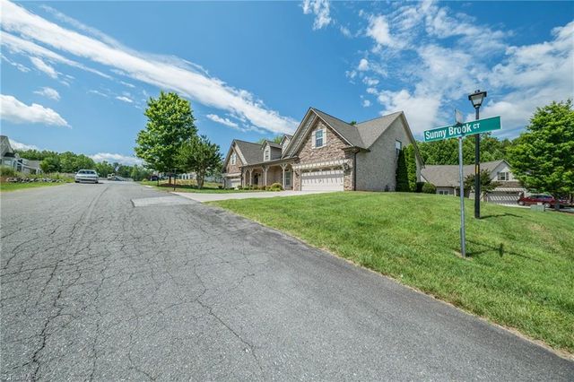 5209 SUNNY BROOK Court, Clemmons, NC 27012