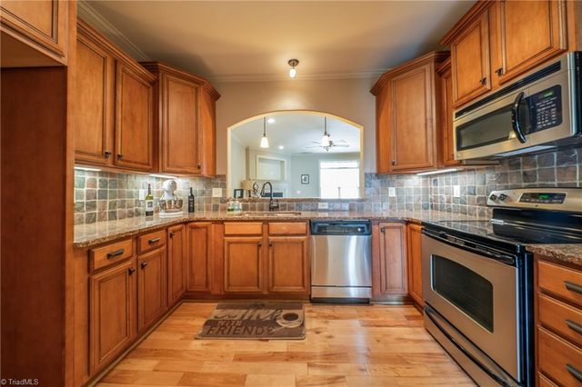 5209 SUNNY BROOK Court, Clemmons, NC 27012