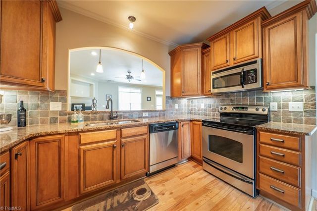 5209 SUNNY BROOK Court, Clemmons, NC 27012