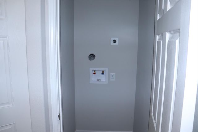 9199 Inwood, Willis, TX 77318