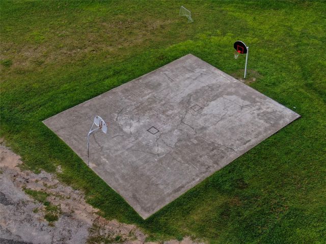 9199 Inwood, Willis, TX 77318