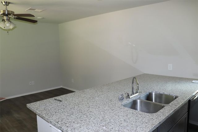 9199 Inwood, Willis, TX 77318