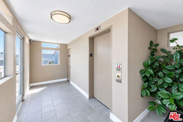 1250 N Kings Road 504, West Hollywood, CA 90069