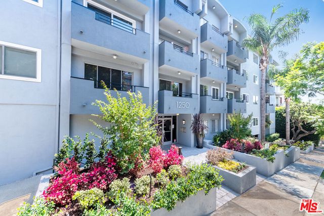 1250 N Kings Road 504, West Hollywood, CA 90069
