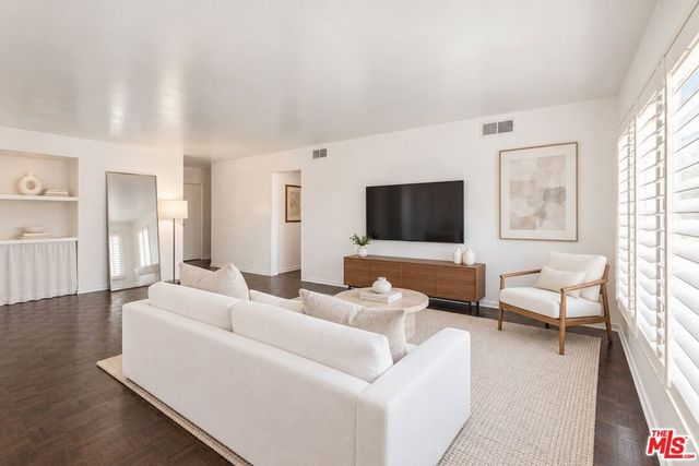 1250 N Kings Road 504, West Hollywood, CA 90069