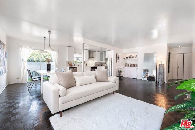 1250 N Kings Road 504, West Hollywood, CA 90069