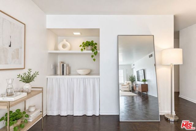 1250 N Kings Road 504, West Hollywood, CA 90069