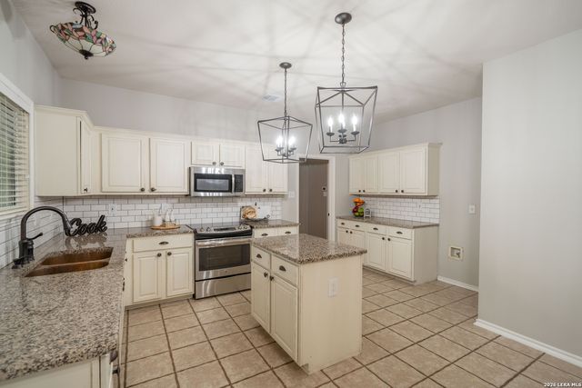 2047 Walsbrook, San Antonio, TX 78260