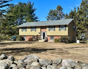 2 Blue Jay Drive, Newburgh, NY 12550