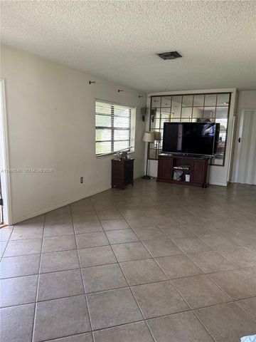 1570 NE 15th St, Homestead, FL 33033