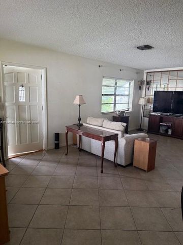 1570 NE 15th St, Homestead, FL 33033