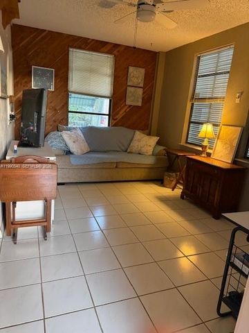 1570 NE 15th St, Homestead, FL 33033