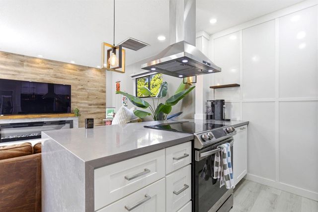 30 Crossings Circle G, Boynton Beach, FL 33435