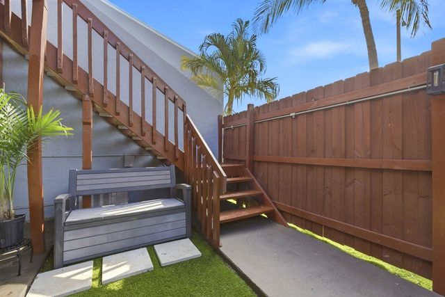 30 Crossings Circle G, Boynton Beach, FL 33435