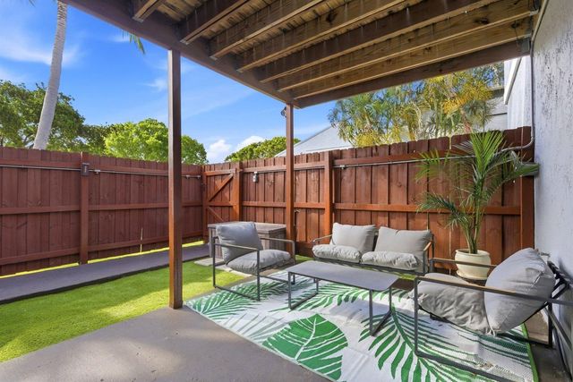 30 Crossings Circle G, Boynton Beach, FL 33435