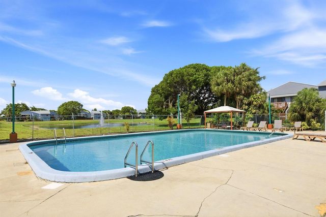 30 Crossings Circle G, Boynton Beach, FL 33435