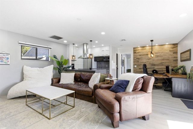 30 Crossings Circle G, Boynton Beach, FL 33435