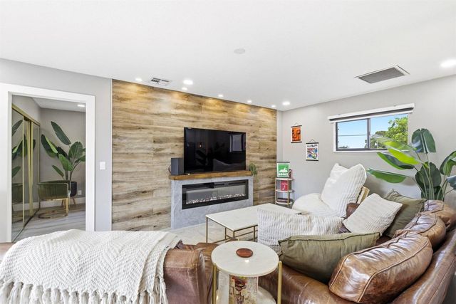 30 Crossings Circle G, Boynton Beach, FL 33435
