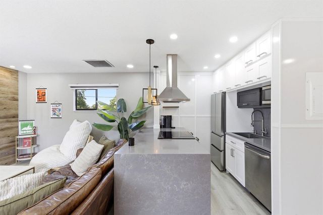 30 Crossings Circle G, Boynton Beach, FL 33435