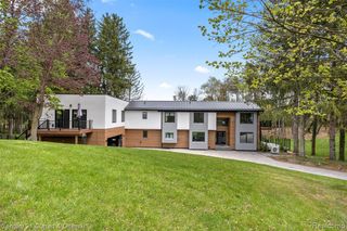 10459 Hyne Road, Brighton, MI 48114