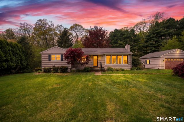 846 Vauxhall St Extension, Waterford, CT 06375