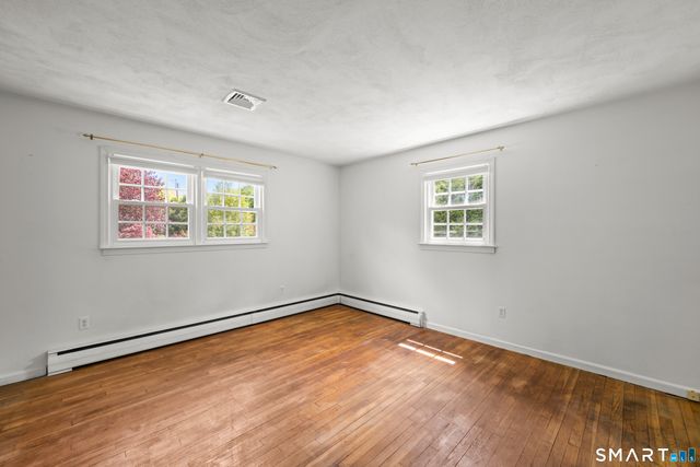 846 Vauxhall St Extension, Waterford, CT 06375