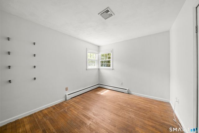 846 Vauxhall St Extension, Waterford, CT 06375