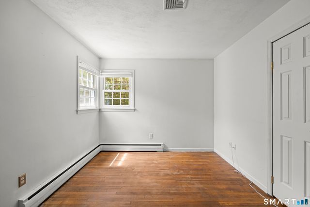 846 Vauxhall St Extension, Waterford, CT 06375