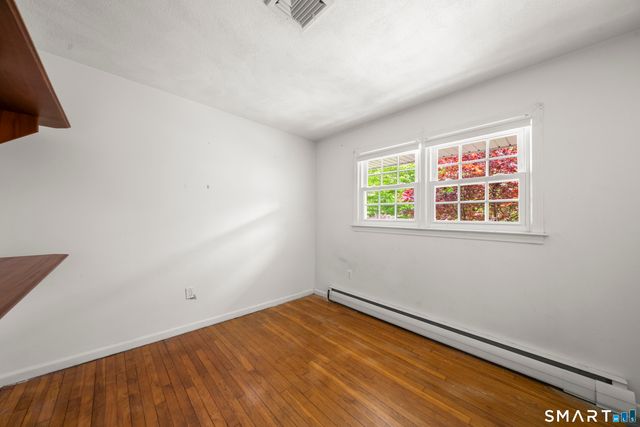 846 Vauxhall St Extension, Waterford, CT 06375
