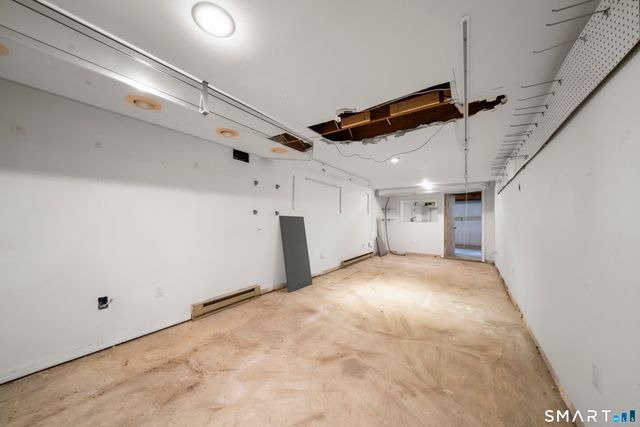 846 Vauxhall St Extension, Waterford, CT 06375