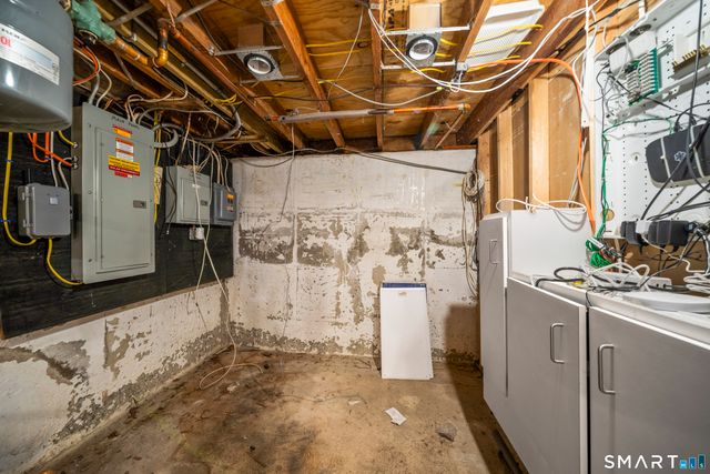 846 Vauxhall St Extension, Waterford, CT 06375