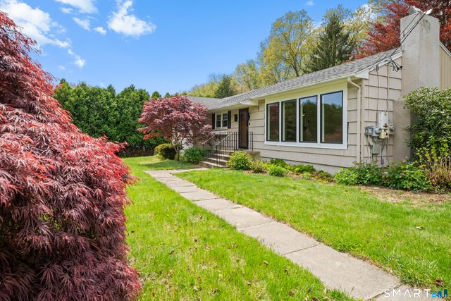846 Vauxhall St Extension, Waterford, CT 06375