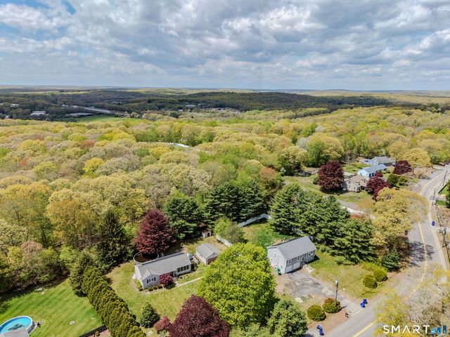 846 Vauxhall St Extension, Waterford, CT 06375