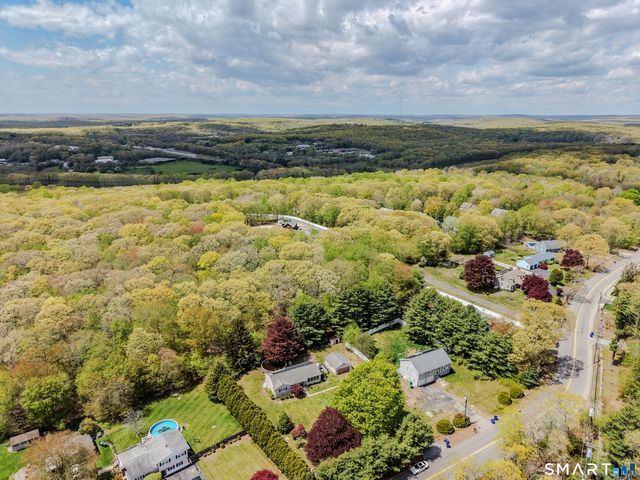 846 Vauxhall St Extension, Waterford, CT 06375