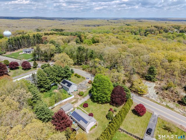 846 Vauxhall St Extension, Waterford, CT 06375