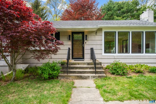 846 Vauxhall St Extension, Waterford, CT 06375