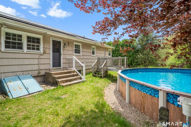 846 Vauxhall St Extension, Waterford, CT 06375
