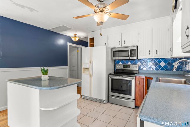 846 Vauxhall St Extension, Waterford, CT 06375