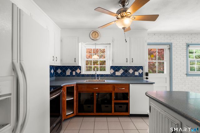 846 Vauxhall St Extension, Waterford, CT 06375