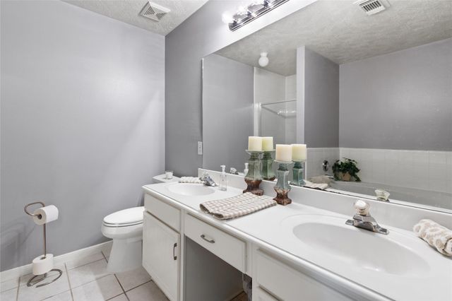 3001 Meadow Bay Drive, Dickinson, TX 77539