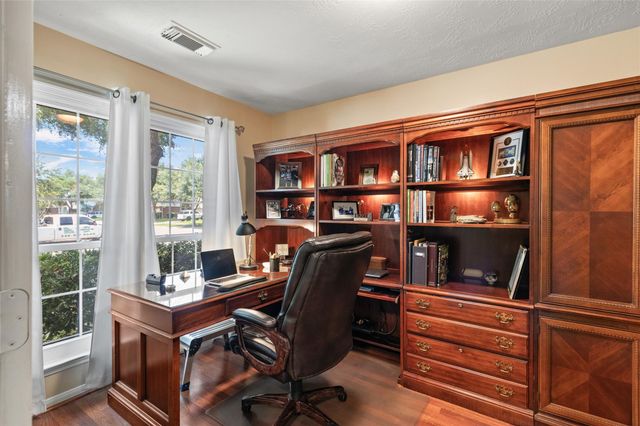 3001 Meadow Bay Drive, Dickinson, TX 77539