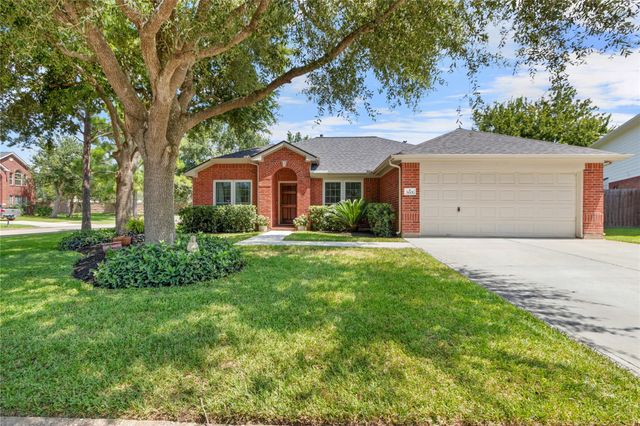 3001 Meadow Bay Drive, Dickinson, TX 77539