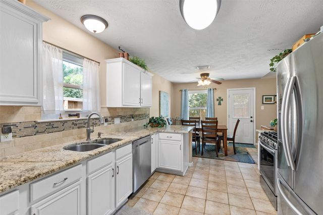 3001 Meadow Bay Drive, Dickinson, TX 77539