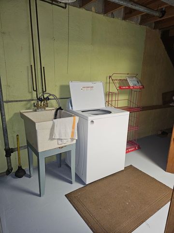 7666 S 88th Court, Justice, IL 60458