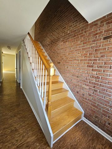 7666 S 88th Court, Justice, IL 60458