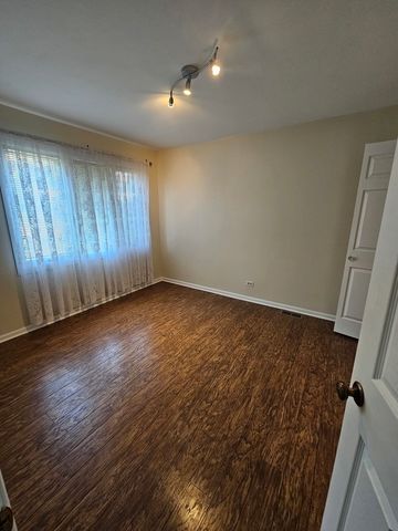 7666 S 88th Court, Justice, IL 60458