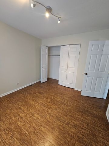 7666 S 88th Court, Justice, IL 60458