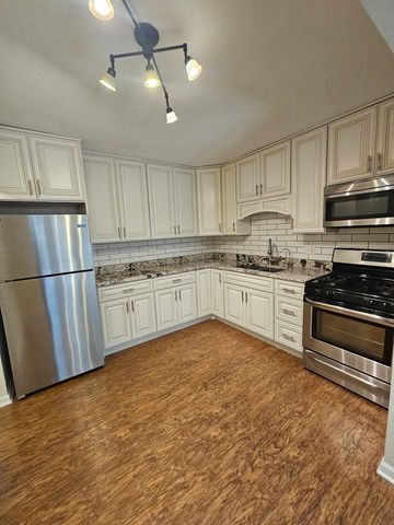 7666 S 88th Court, Justice, IL 60458